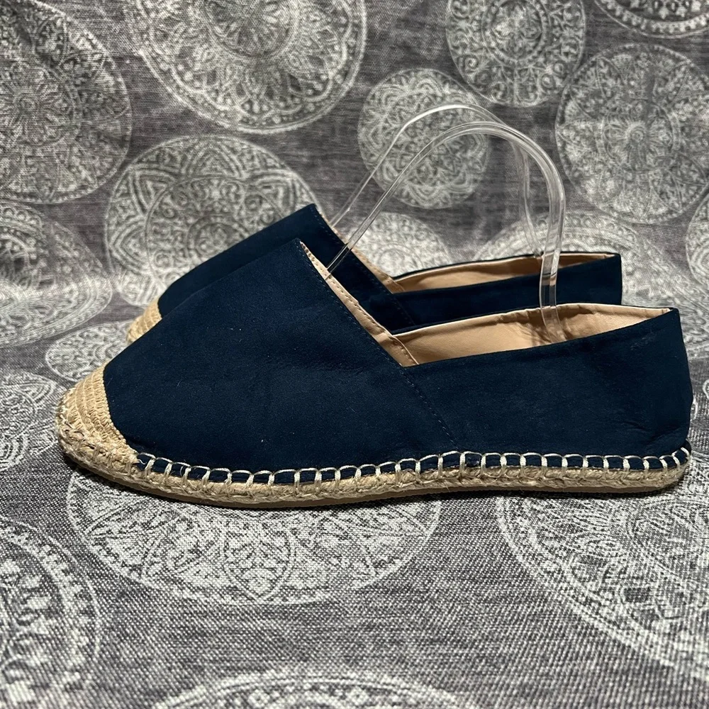 The Unbranded Brand step out